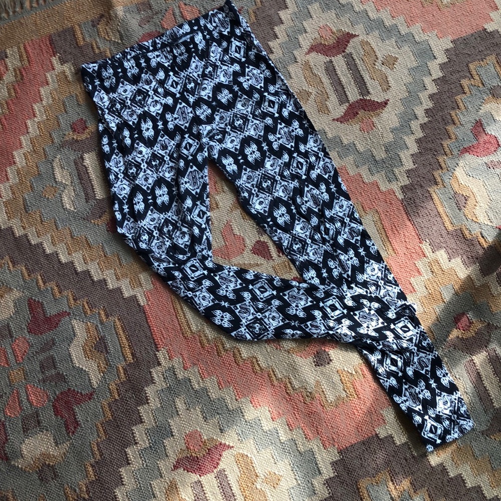 Black and white Aztec pattern leggings